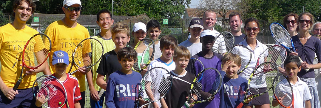 enfants dans le camp de tennis d'été, Londre