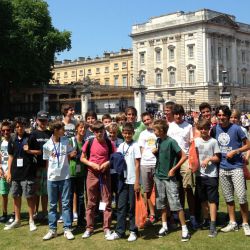 Les joueurs de tennis extérieur Buckingham Palace